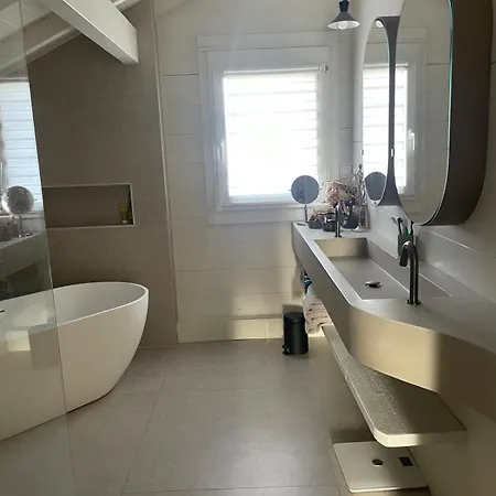 Maison En Bois Avec Piscine Chauffee Et Vue Panoramique Argonay